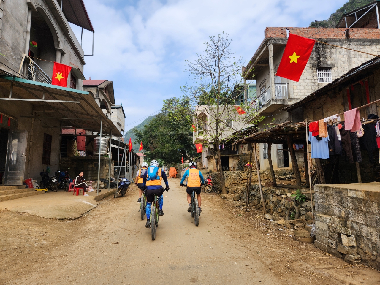 Northeast MTB Expedition – Conquer the Roads of Mong Cai, Cao Bang, and Ha Giang 15 Days